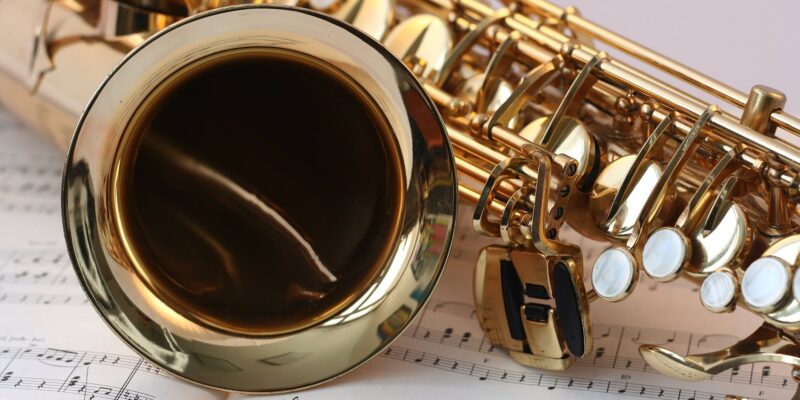 gold saxophone